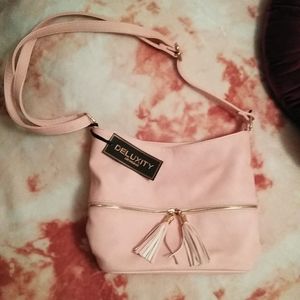 Deluxity Los Angeles Fully Adjustable Vegan Tassel Bag 👜